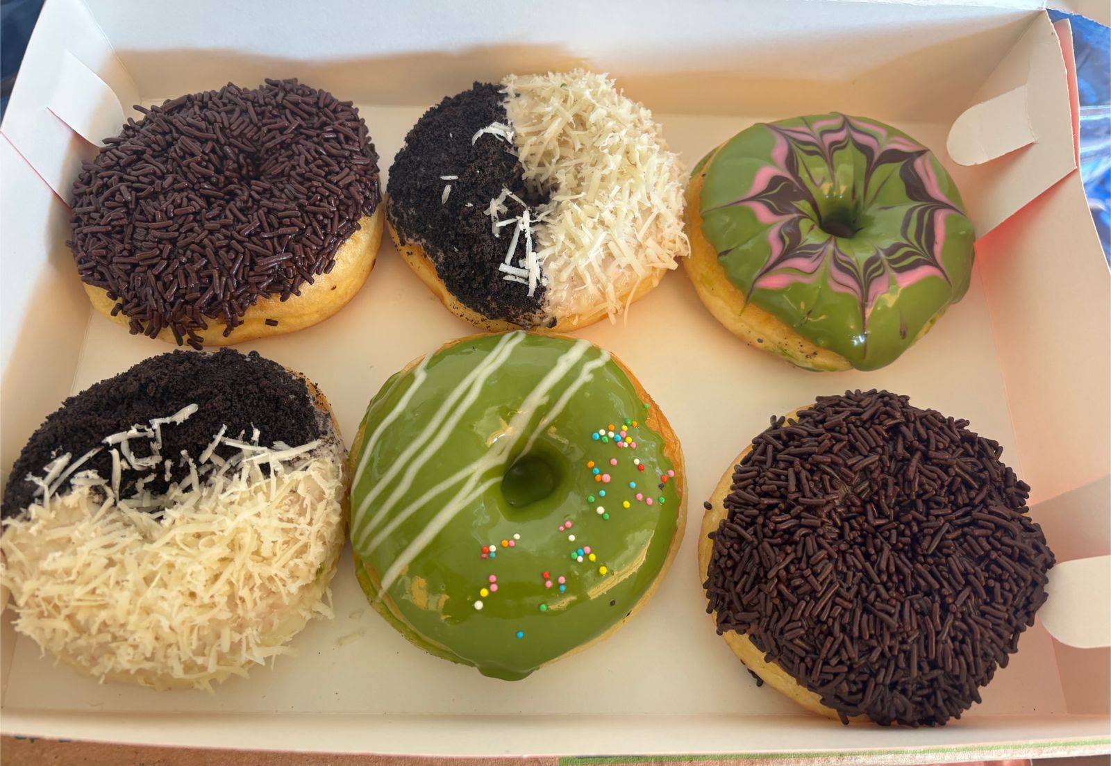Donat Susu Glaze isi 6 Coklat, Kacang, Choco Ceres, Oreo, Tiramisu, Cheese Oreo